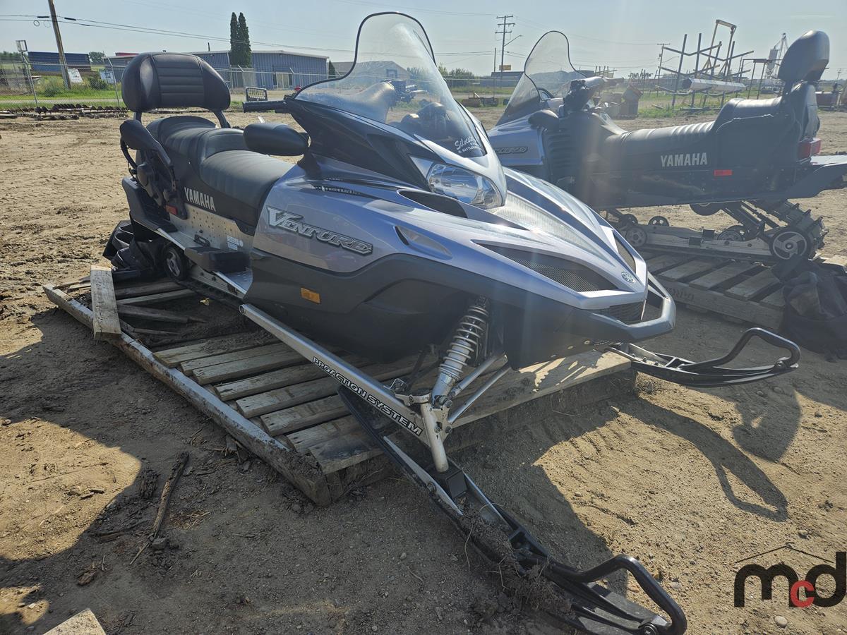 2004 Yamaha Venture 600cc Triple Snowmobile